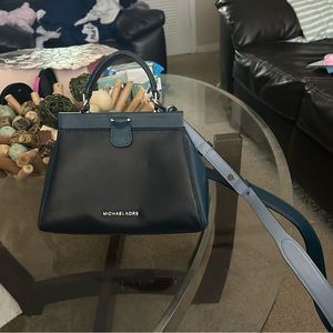 Authentic small micheal Kors bag no scratches